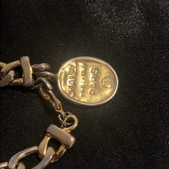 CHANEL Vintage 1980s Cuban Bracelet Gold Tone Made in France - Picture 3 of 8